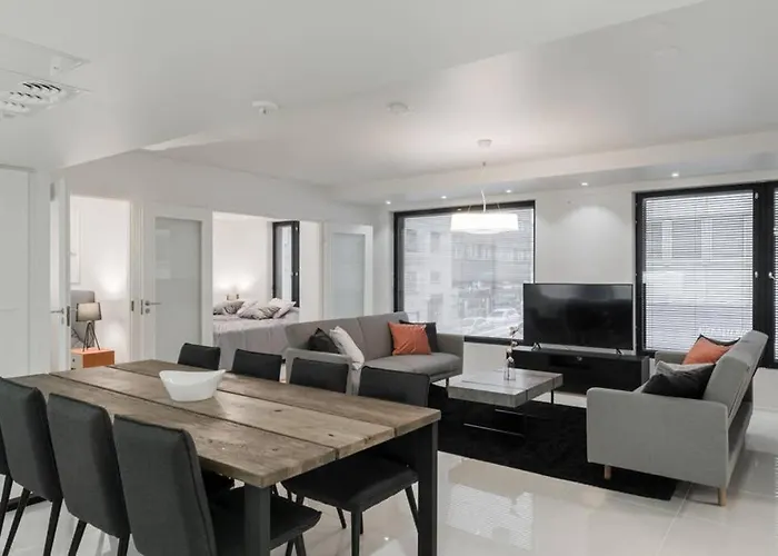 Sleek And Spacious 3 Bedroom Apartment In City Centre