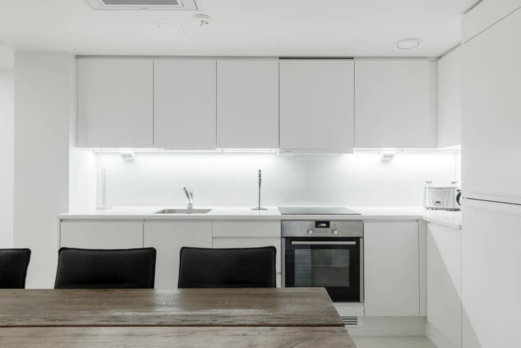 Sleek And Spacious 3 Bedroom In Centre * Helsinki