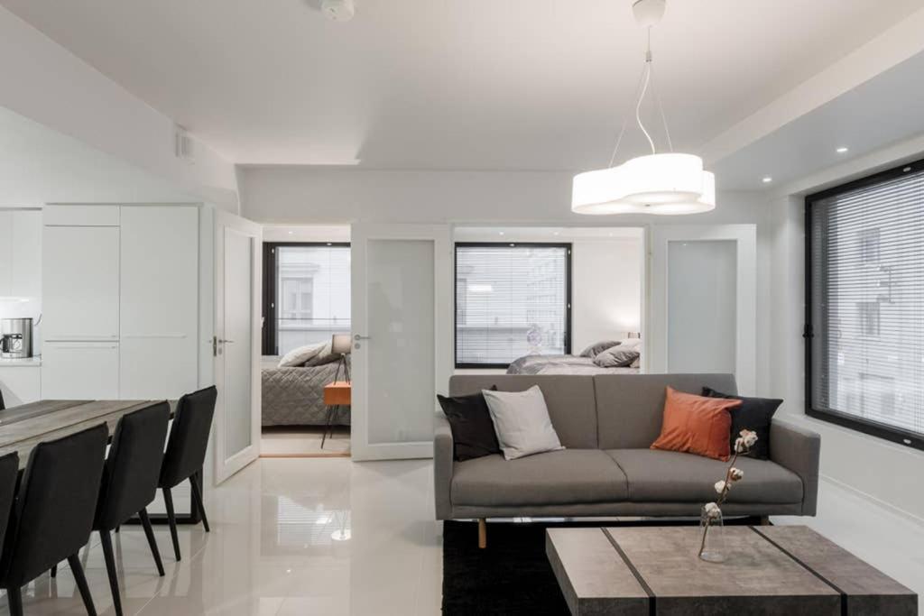 Sleek And Spacious 3 Bedroom In Centre Appartement
