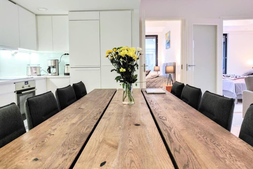 Sleek And Spacious 3 Bedroom In Centre Helsinki