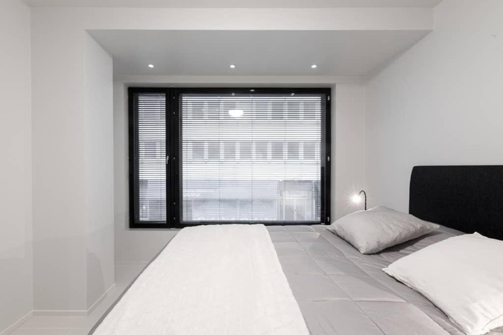 Sleek And Spacious 3 Bedroom In Centre Appartement *